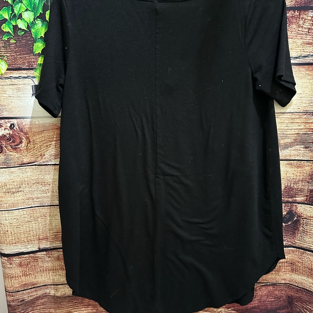5 for $10 Zenana Outfitters Classic Black V-Neck Tee - Picture 3 of 3